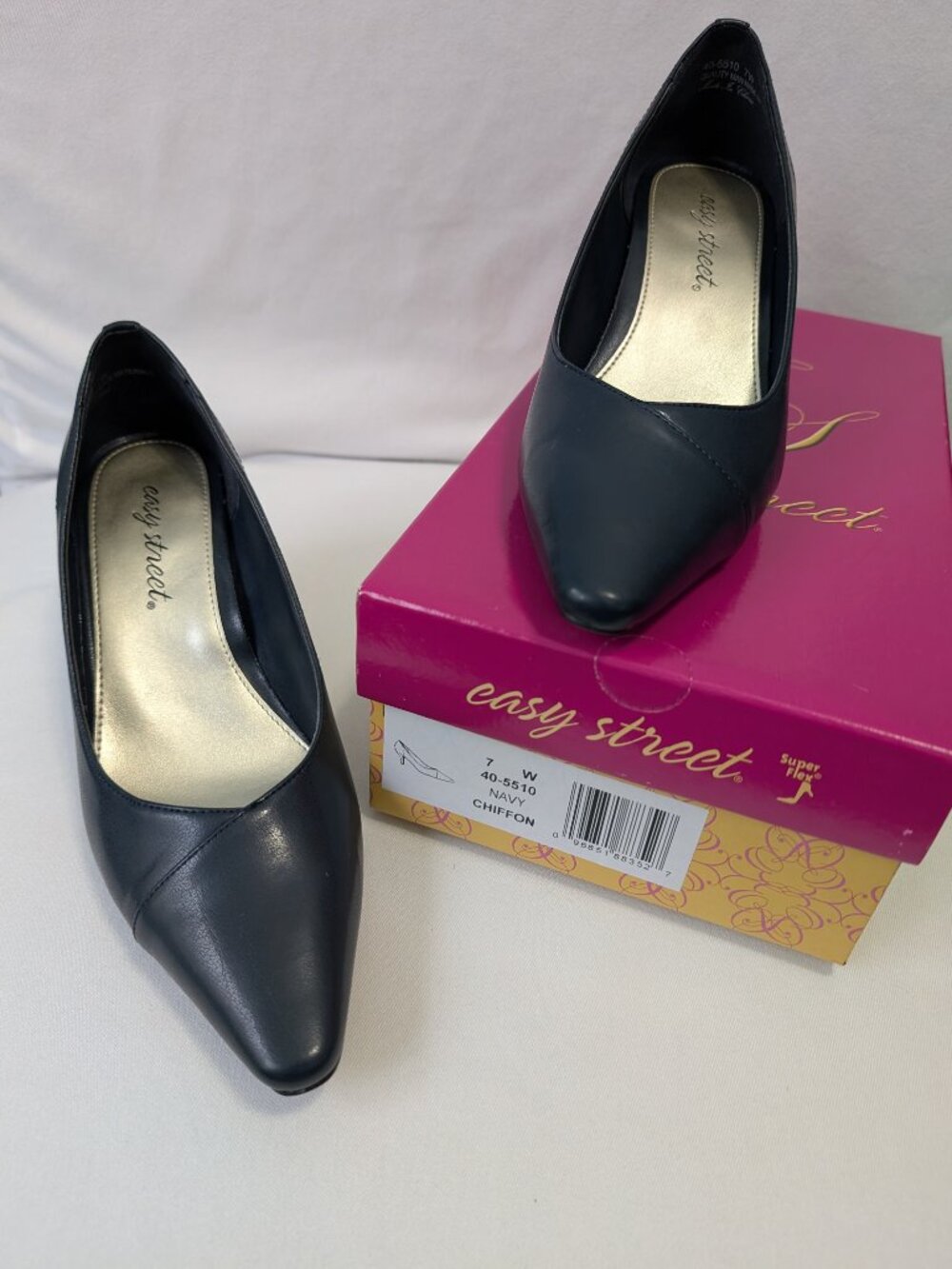 Easy Street Chiffon Pointed Toe Pumps 7 Wide EUC - Picture 2 of 7